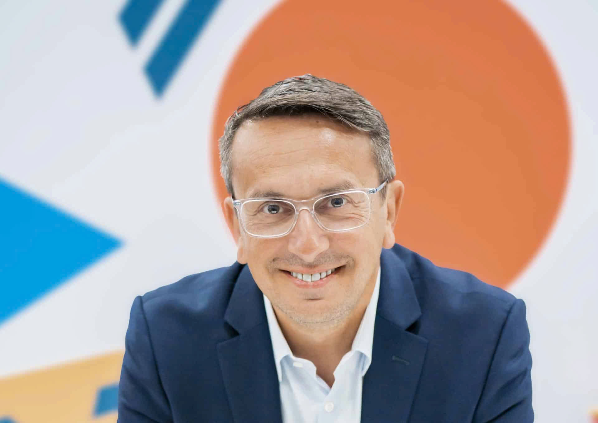 Ông Yannis Apostolopoulos